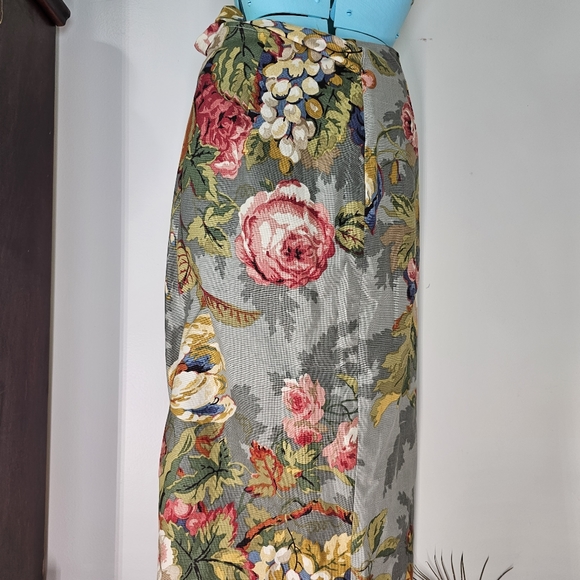 Gray Floral detail wrap skirt - Picture 2 of 2